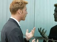 چند نکته درباره کسانی که با خودشان حرف می زنند