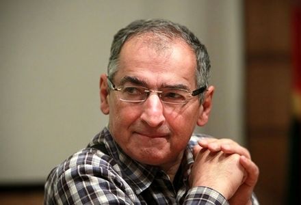 زیباکلام: با تغییر نظام به‌ شدت مخالفم/ ایران در سال ۱۴۰۴ نه به بن بست می رسد نه فرو می پاشد/ هر سال می گویند جمهوری اسلامی سال آینده تمام می شود