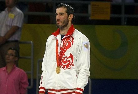 بزرگ‌ترین‌ کشتی‌گیر‌ تاریخ در ۵۰ سالگی به طرزی مشکوک درگذشت؛ نابغه روس از پنجره افتاد؟