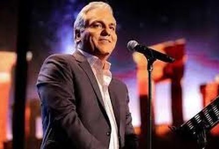 غوغایِ رقص آذری مهران مدیری در صحنه کنسرت