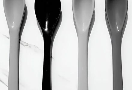 اگر قاشق قرمز را در این تصویر سیاه و سفید پیدا کنید، جزو ۵ درصد برتر جامعه با ضریب هوشی بالا هستید